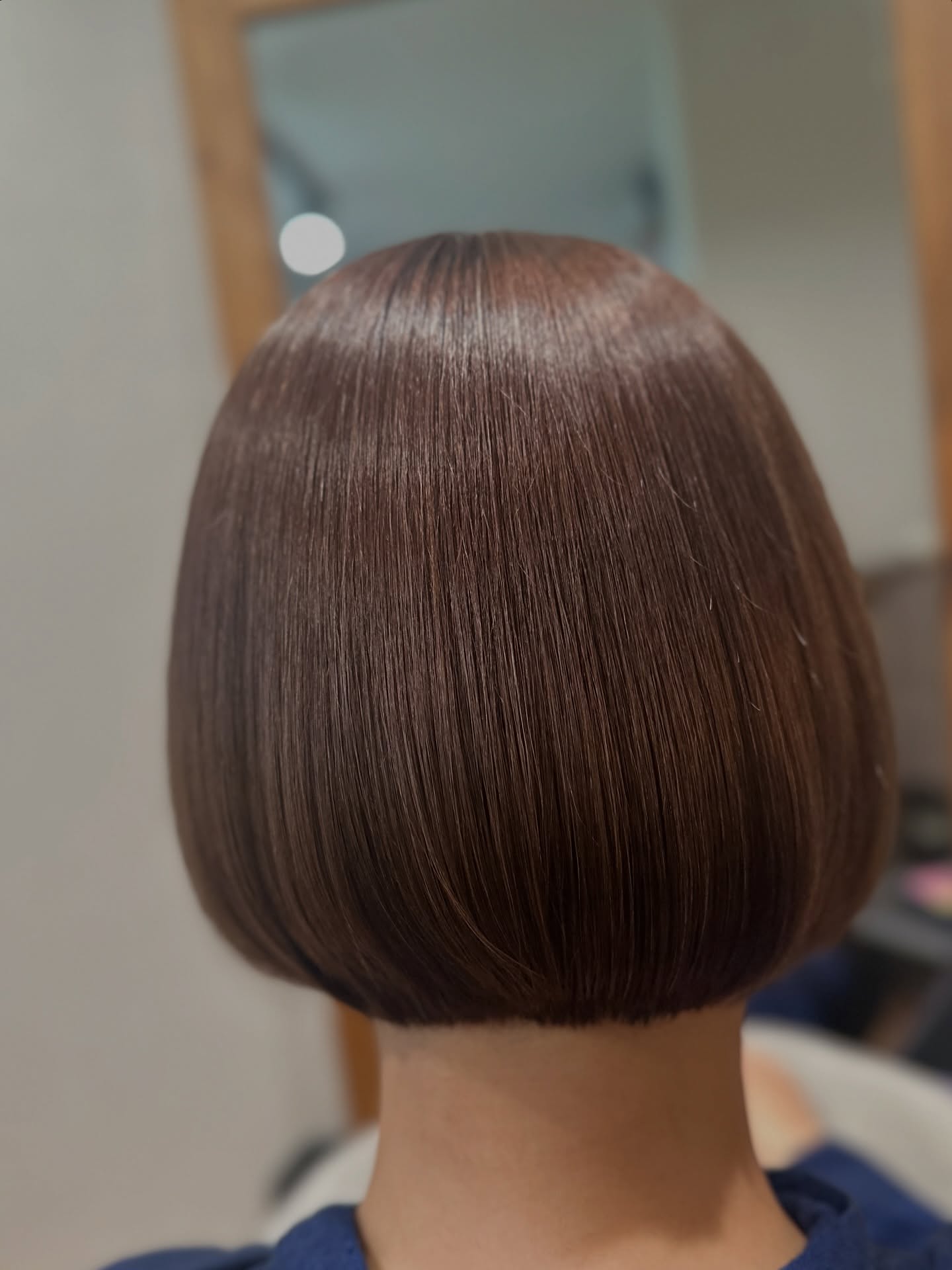 髪質改善ストレートとカラーで艶やかに仕上げたボブのバックスタイル|広島市安芸区PRIVATE SALON i.e